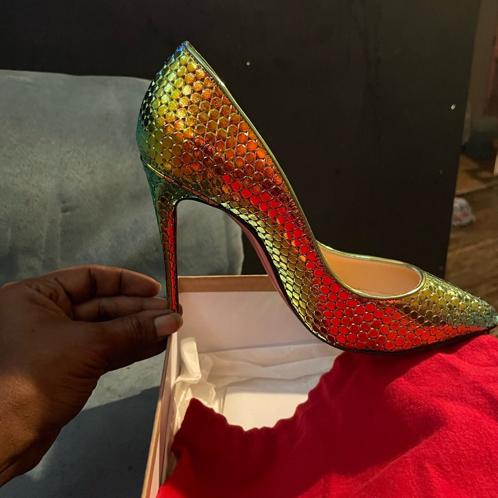 Brand New, never worn. Box, bag and authentication papers included